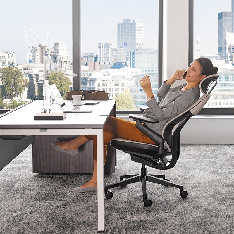 sedia-gesture-con-poggiatesta-steelcase.jpg