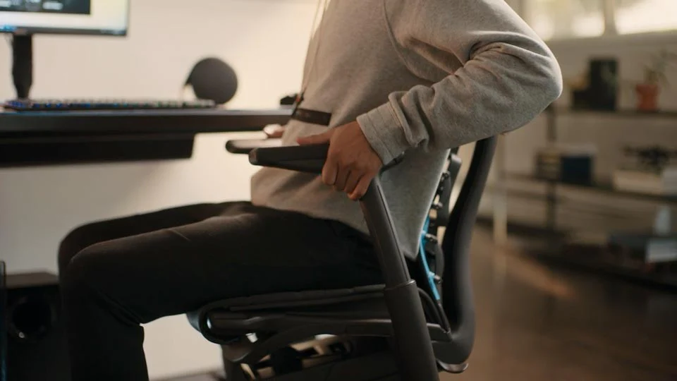 01-Herman_Miller-Embody_Gaming-ADJ-Arms-19x9-PH.webp