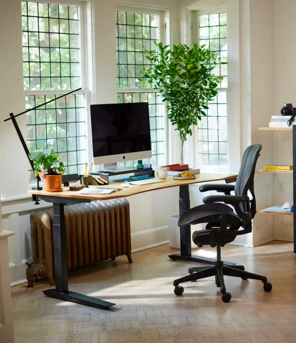 AeronChair-HermanMiller-environment.webp