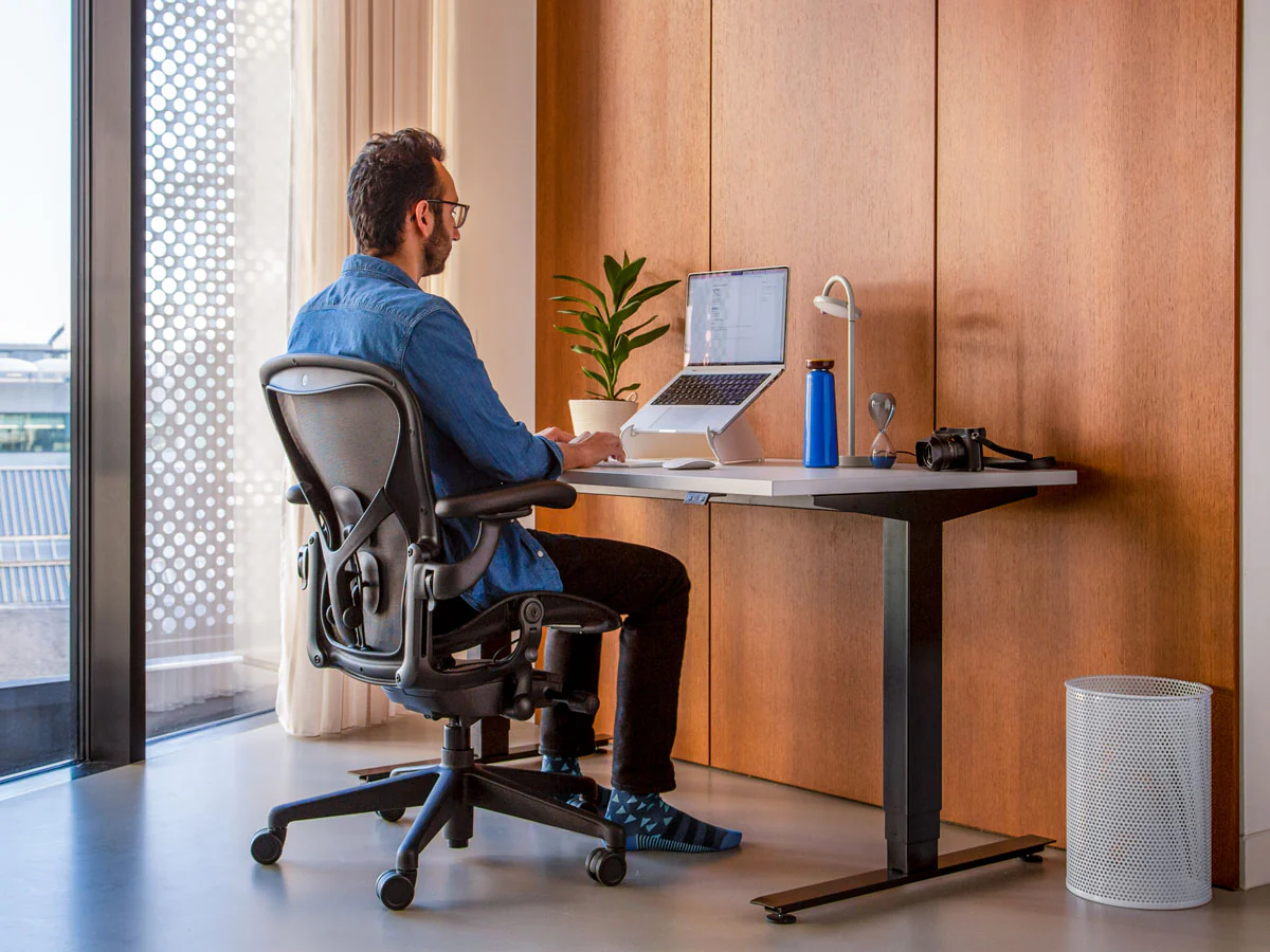 How-to-Sit-Properly-Feet.webp