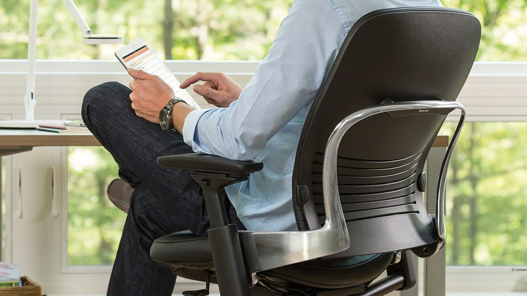 Steelcase-Leap-Leather-Office-Chair-With-Black-Leather-Seat-And-4-D-Arm-Options-And-Black-And-Polished-Aluminium-Frame-Detail-Image.webp