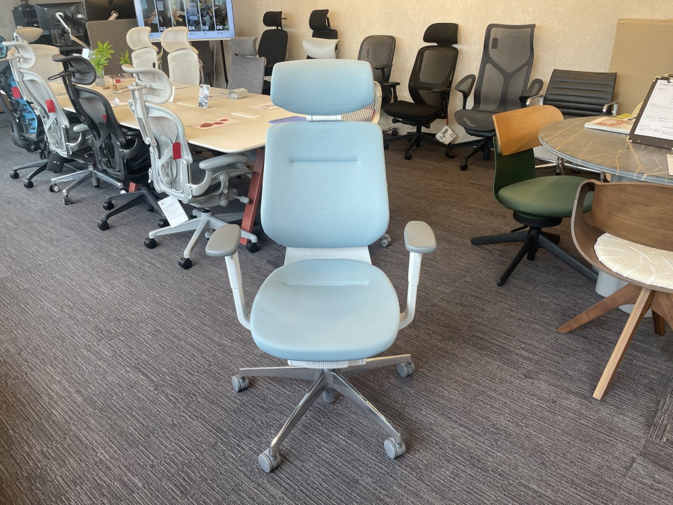 The Kokuyo Ing Chair: Why This "Diet Chair" Has Our Office Fighting Over Lunch Breaks