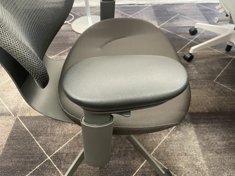 How to Set Office Chair Armrest Height to Eliminate Shoulder Pain and Tension