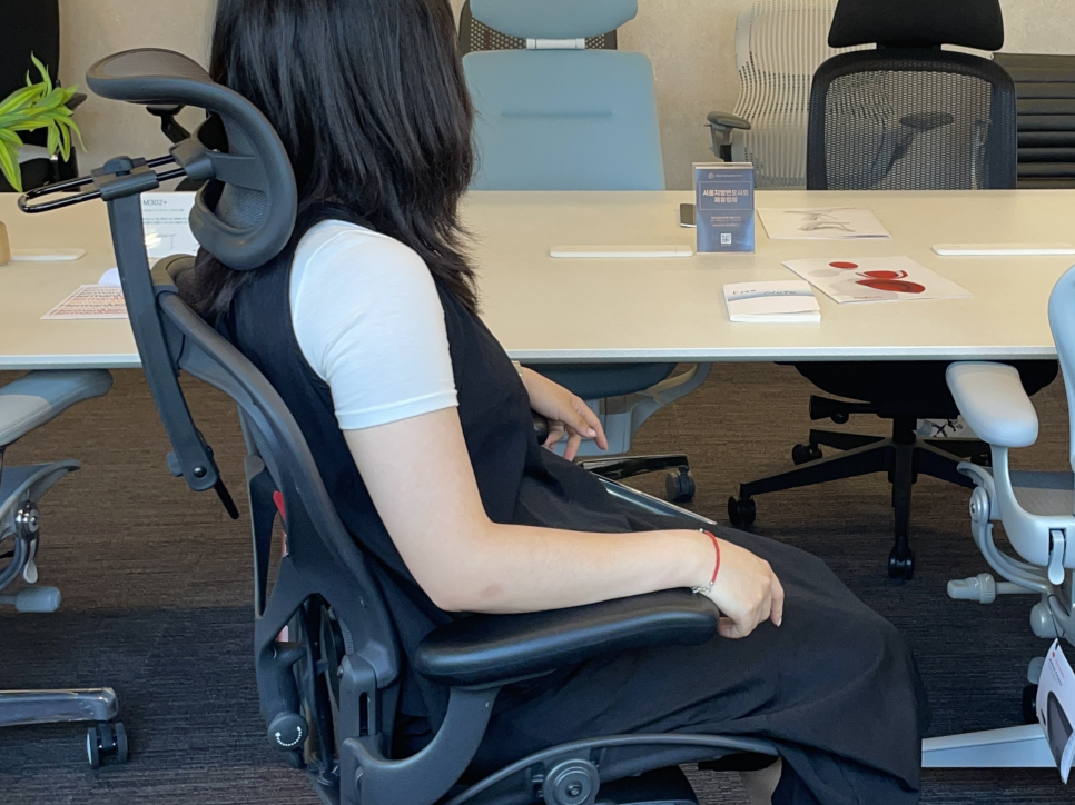 Why Chair Enthusiasts Are Moving from Full-Mesh to Foam Seats