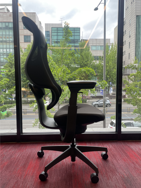 Kokuyo Ing Cloud Review: The Office Chair Designed to Make You Forget You're Sitting