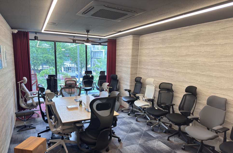 Herman Miller Aeron Tilt Lock: Why Your Chair Still Moves (And Why That's Normal)