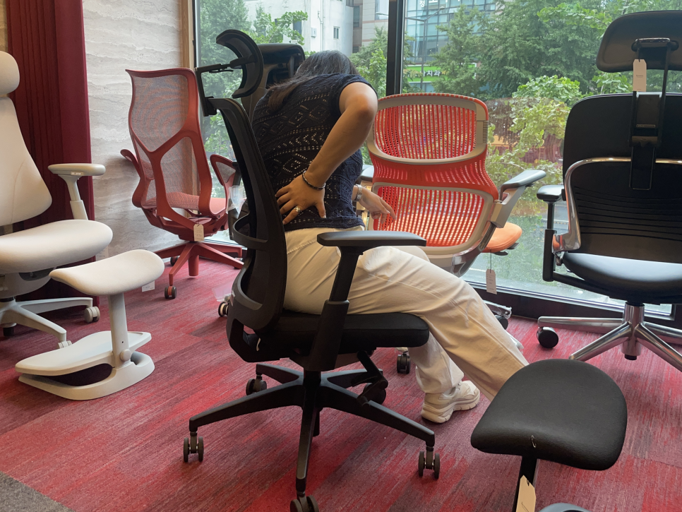 What's Your Spinal Age? 8 Questions to Check Your Sitting Habits and Find the Right Chair