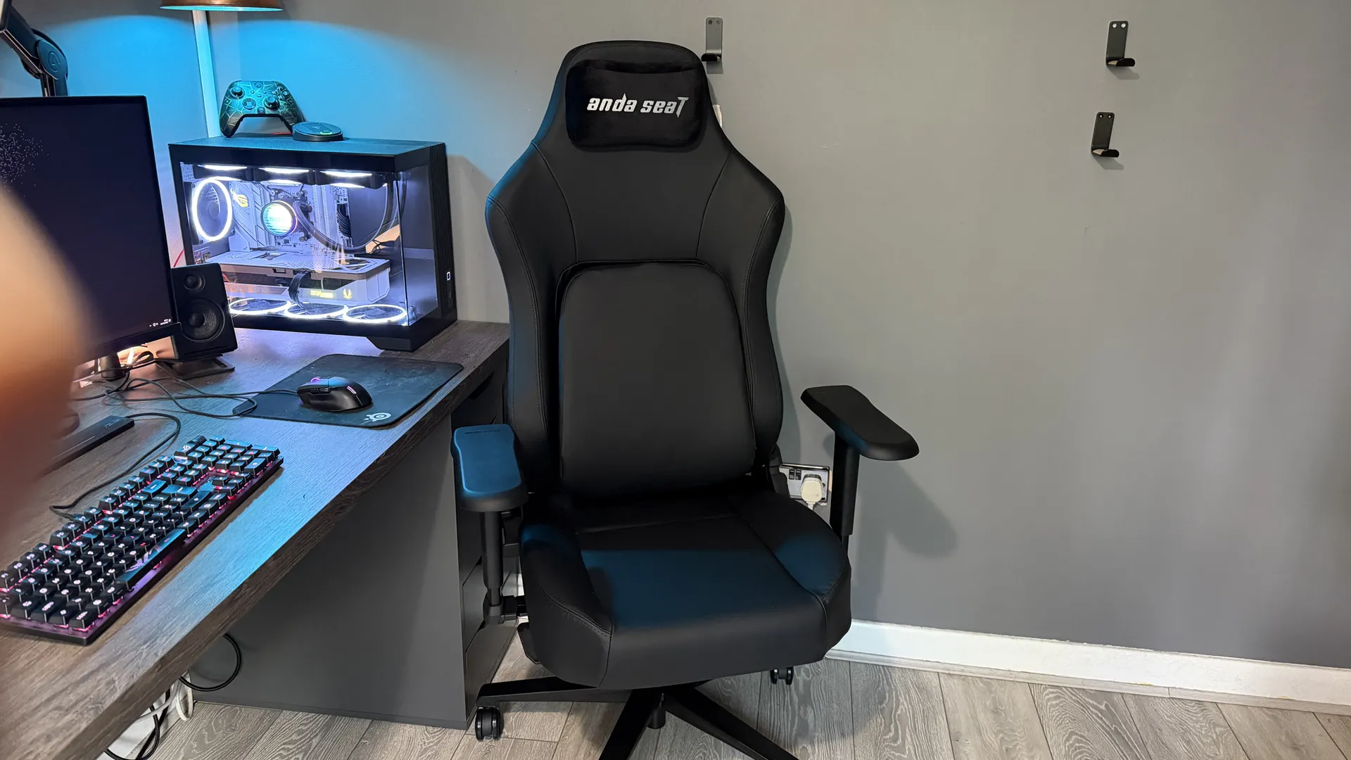 The AndaSeat Phantom 4 Pro brings a lot to the table, but comfort takes a back seat for impressive ergonomics - TechRadar